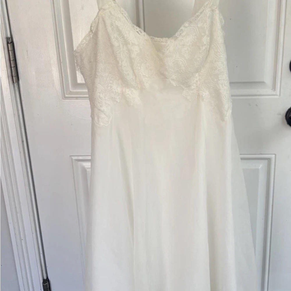 Gotham Women's Ivory Nylon Slip Nightwear Vintage, Size 36